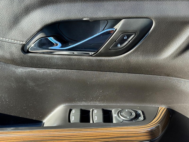 GMC Acadia Vehicle Full-screen Gallery Image 23