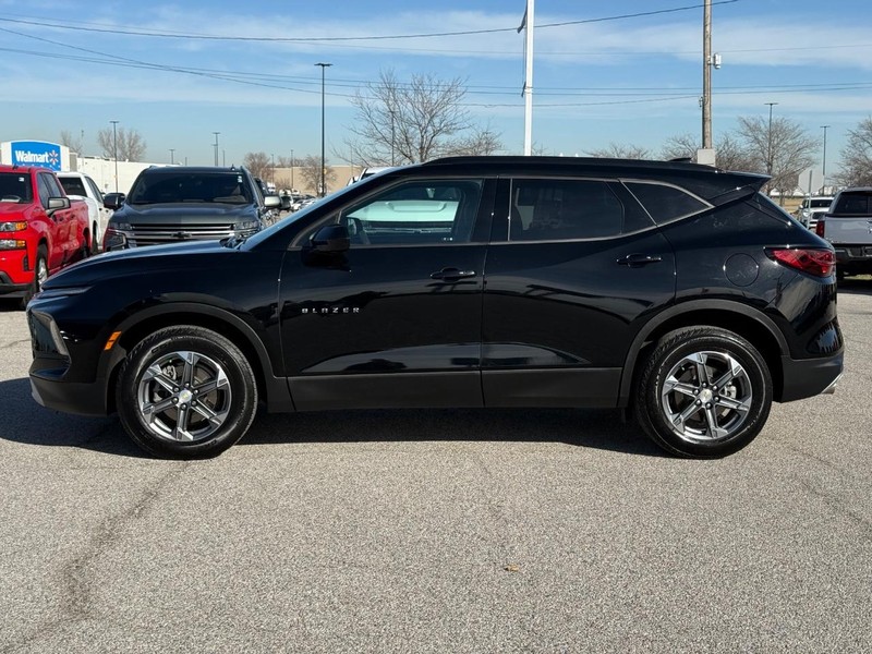 Chevrolet Blazer Vehicle Full-screen Gallery Image 02