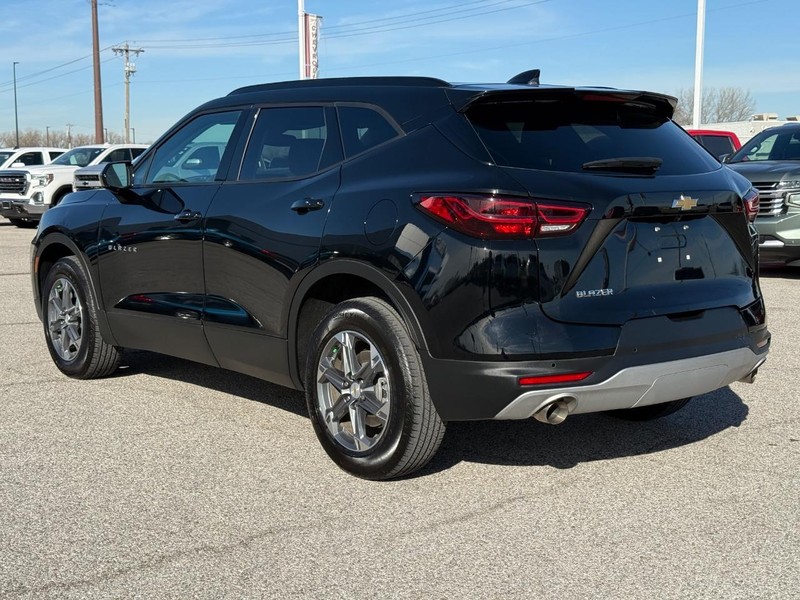 Chevrolet Blazer Vehicle Full-screen Gallery Image 03