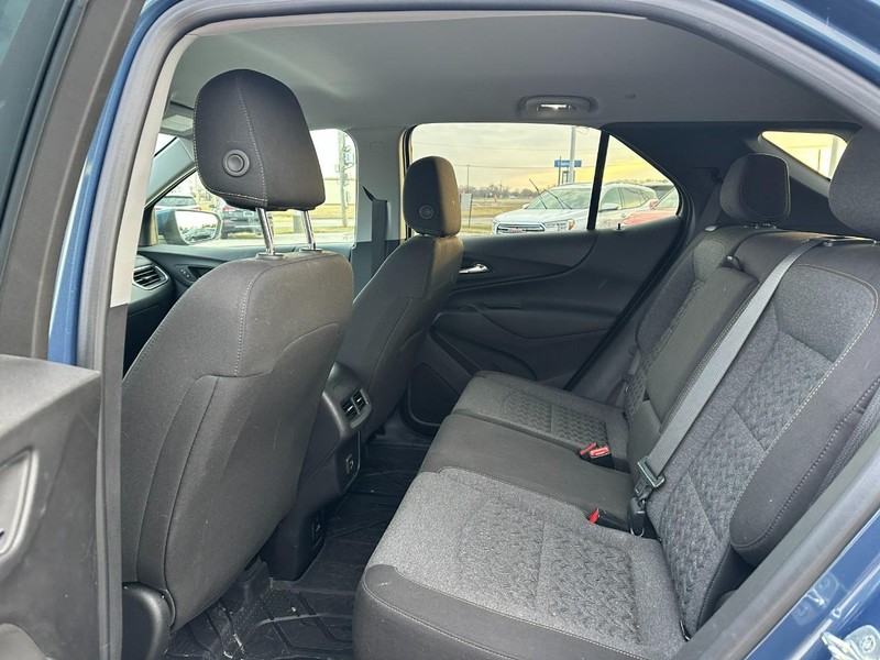 Chevrolet Equinox Vehicle Full-screen Gallery Image 10