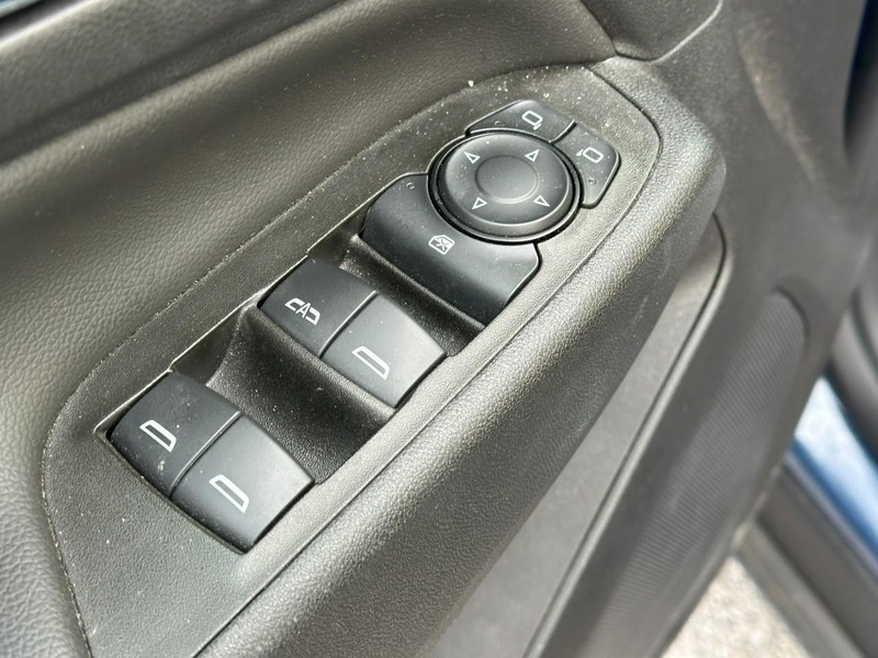 Chevrolet Equinox Vehicle Full-screen Gallery Image 16