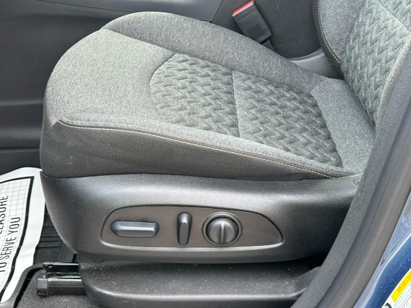 Chevrolet Equinox Vehicle Full-screen Gallery Image 17