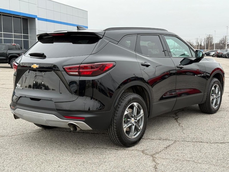 Chevrolet Blazer Vehicle Full-screen Gallery Image 05