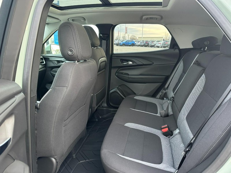 Chevrolet TrailBlazer Vehicle Full-screen Gallery Image 4