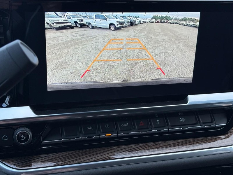 Chevrolet Silverado 1500 Vehicle Full-screen Gallery Image 11