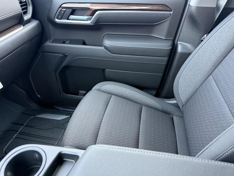 Chevrolet Silverado 1500 Vehicle Full-screen Gallery Image 14