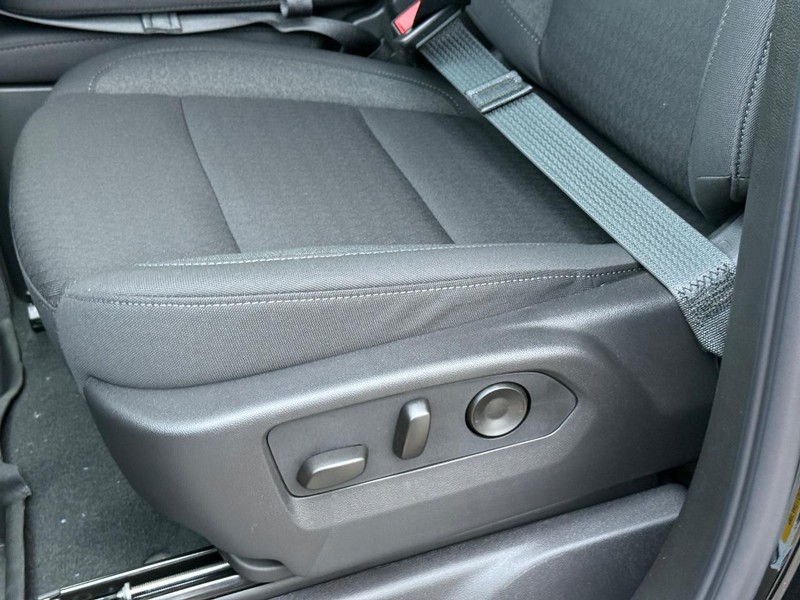 Chevrolet Silverado 1500 Vehicle Full-screen Gallery Image 17