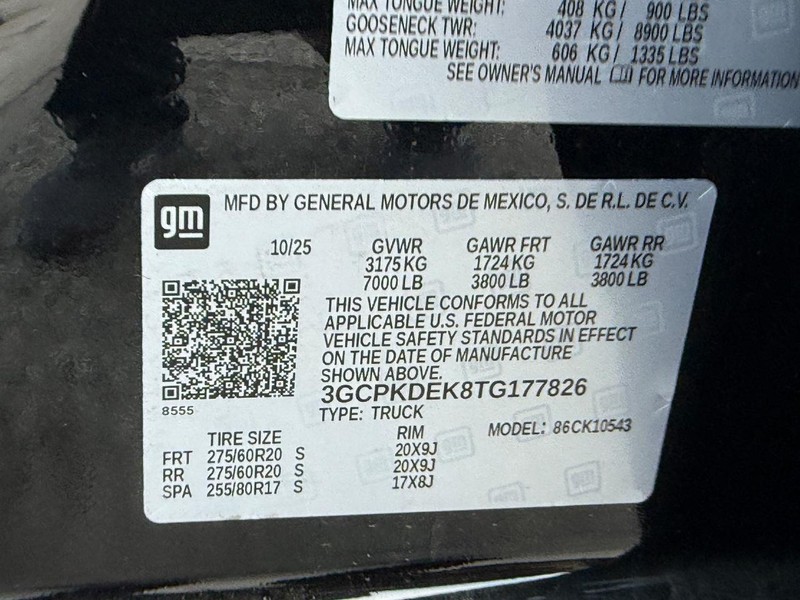 Chevrolet Silverado 1500 Vehicle Full-screen Gallery Image 18