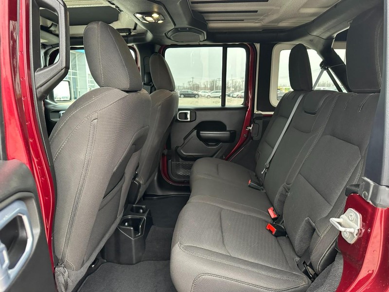 Jeep Wrangler Vehicle Full-screen Gallery Image 10