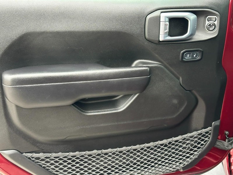 Jeep Wrangler Vehicle Full-screen Gallery Image 16