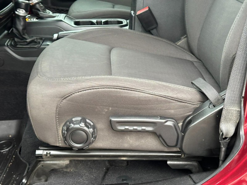 Jeep Wrangler Vehicle Full-screen Gallery Image 17