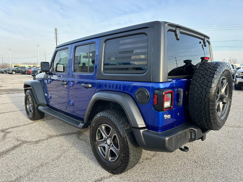 Jeep Wrangler Unlimited Vehicle Full-screen Gallery Image 3