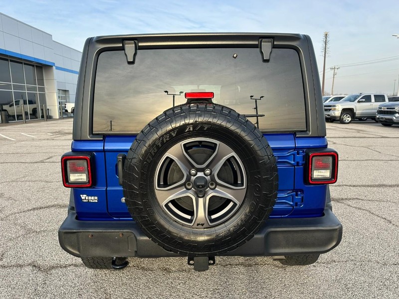 Jeep Wrangler Unlimited Vehicle Full-screen Gallery Image 4