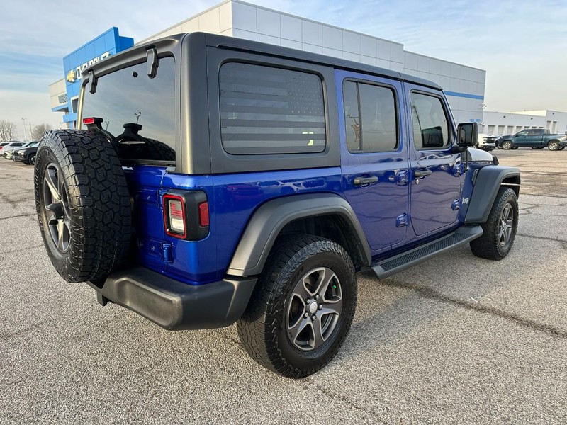 Jeep Wrangler Unlimited Vehicle Full-screen Gallery Image 6