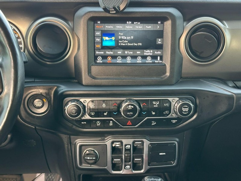 Jeep Wrangler Unlimited Vehicle Full-screen Gallery Image 13