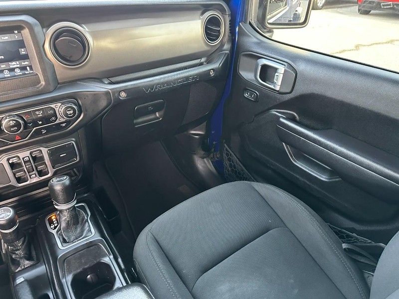 Jeep Wrangler Unlimited Vehicle Full-screen Gallery Image 15