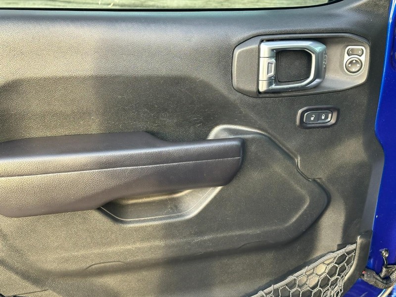 Jeep Wrangler Unlimited Vehicle Full-screen Gallery Image 16