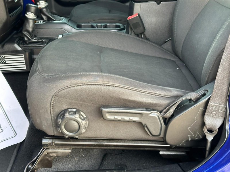 Jeep Wrangler Unlimited Vehicle Full-screen Gallery Image 17