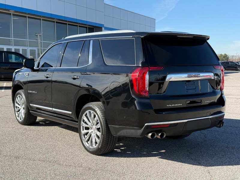 GMC Yukon Vehicle Full-screen Gallery Image 3