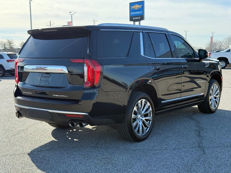 GMC Yukon Vehicle Full-screen Gallery Image 5