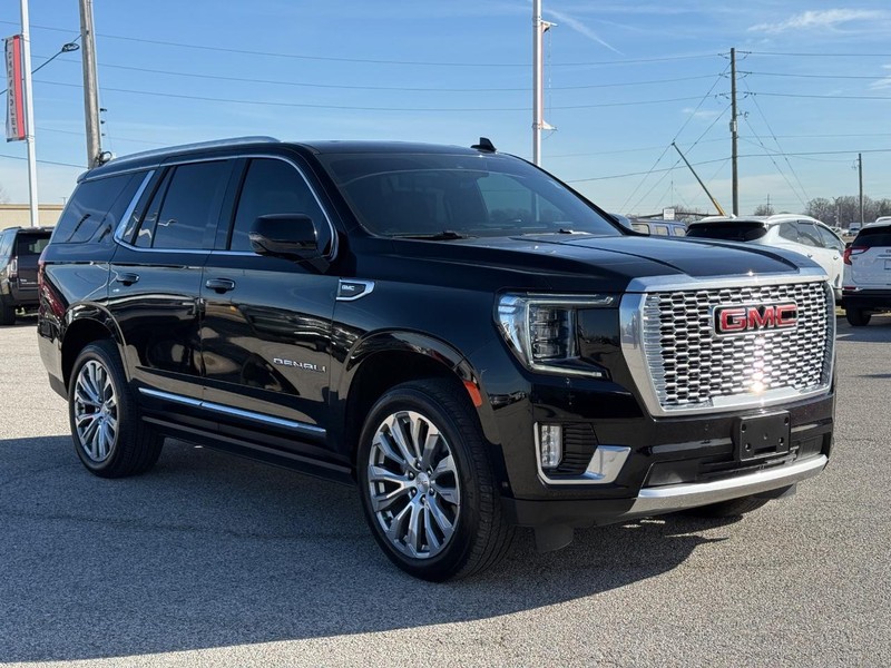 GMC Yukon Vehicle Full-screen Gallery Image 8