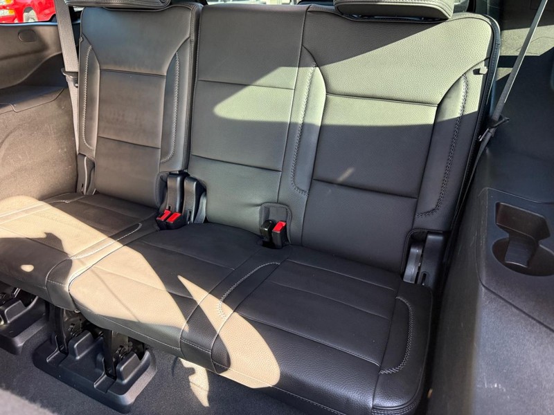 GMC Yukon Vehicle Full-screen Gallery Image 10