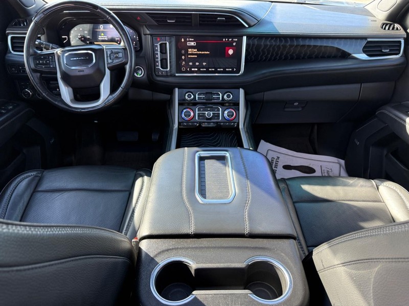 GMC Yukon Vehicle Full-screen Gallery Image 16