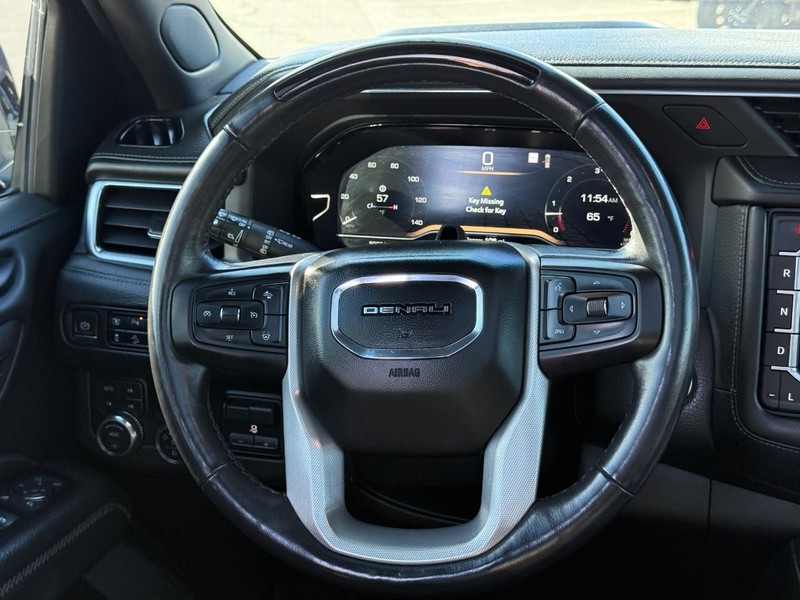 GMC Yukon Vehicle Full-screen Gallery Image 17