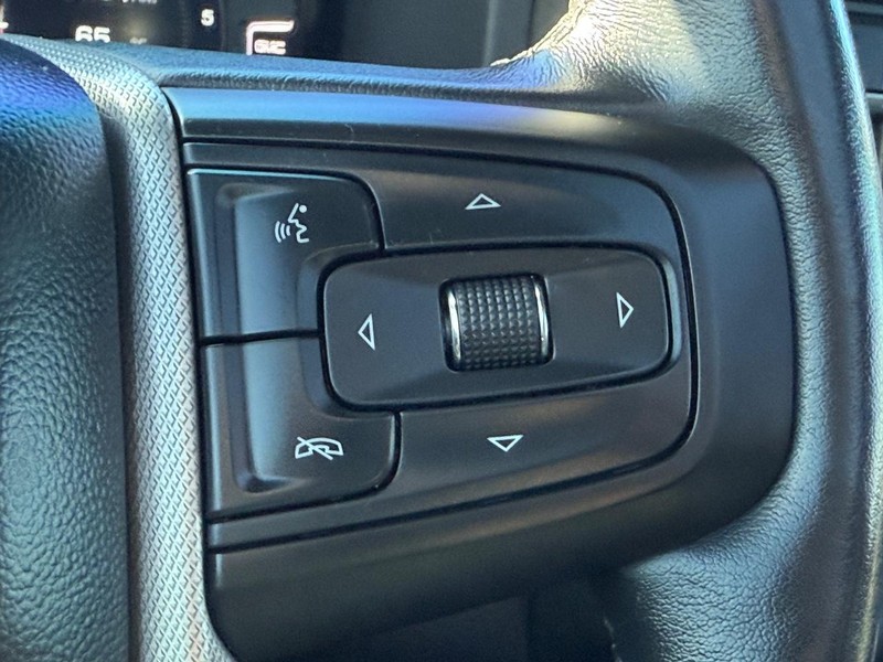 GMC Yukon Vehicle Full-screen Gallery Image 19