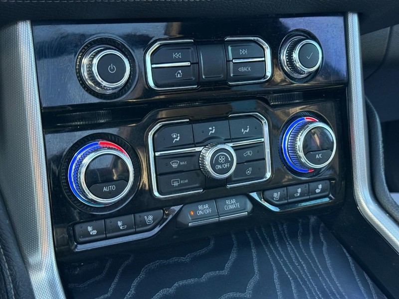 GMC Yukon Vehicle Full-screen Gallery Image 24