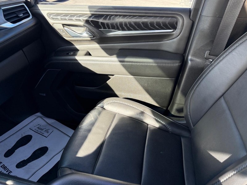 GMC Yukon Vehicle Full-screen Gallery Image 25