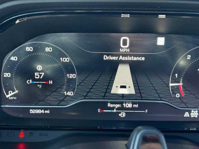 GMC Yukon Vehicle Full-screen Gallery Image 26