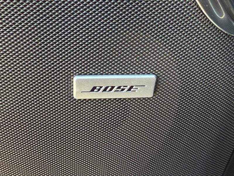 GMC Yukon Vehicle Full-screen Gallery Image 29