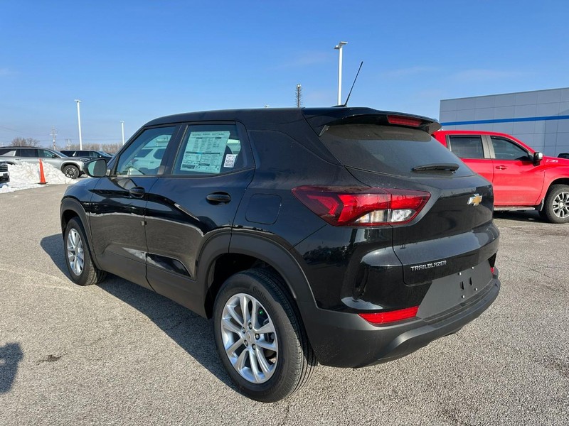 Chevrolet TrailBlazer Vehicle Full-screen Gallery Image 3