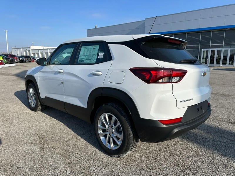 Chevrolet TrailBlazer Vehicle Full-screen Gallery Image 3