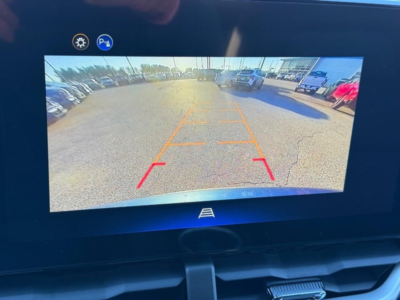 Chevrolet Equinox Vehicle Full-screen Gallery Image 12