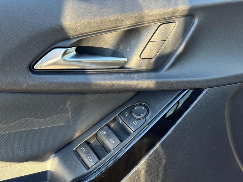 Chevrolet Equinox Vehicle Full-screen Gallery Image 15