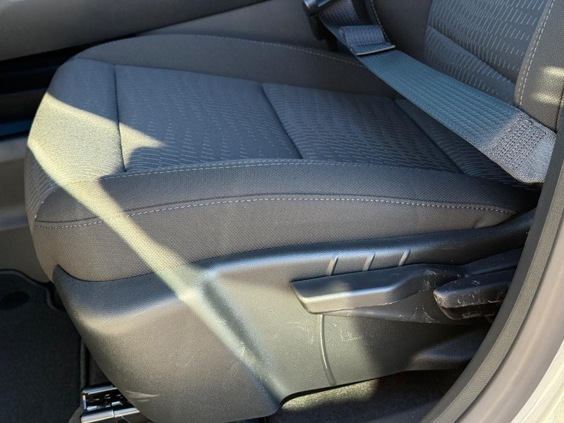 Chevrolet Equinox Vehicle Full-screen Gallery Image 16