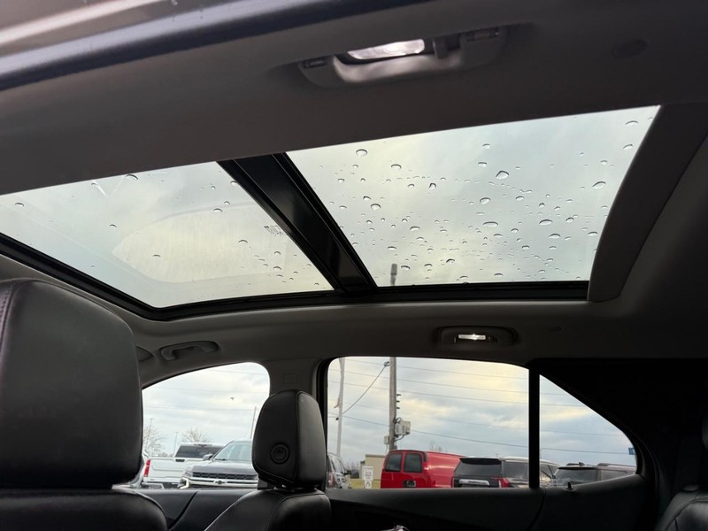 Chevrolet Equinox Vehicle Full-screen Gallery Image 11