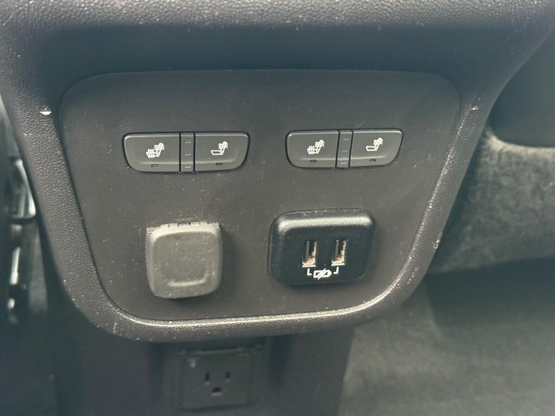 Chevrolet Equinox Vehicle Full-screen Gallery Image 12