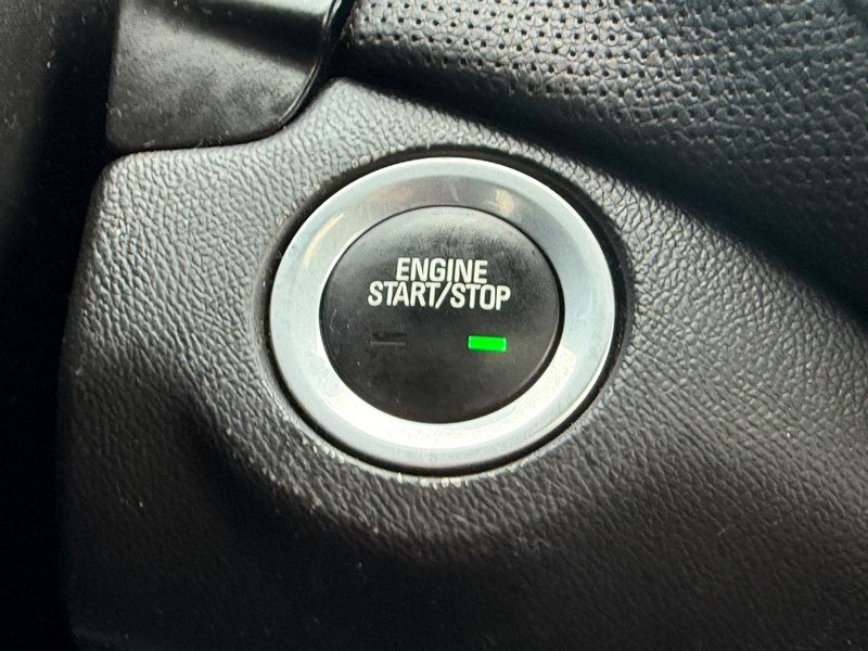 Chevrolet Equinox Vehicle Full-screen Gallery Image 17