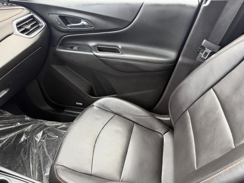 Chevrolet Equinox Vehicle Full-screen Gallery Image 23