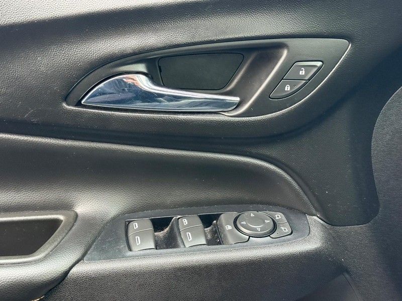 Chevrolet Equinox Vehicle Full-screen Gallery Image 25