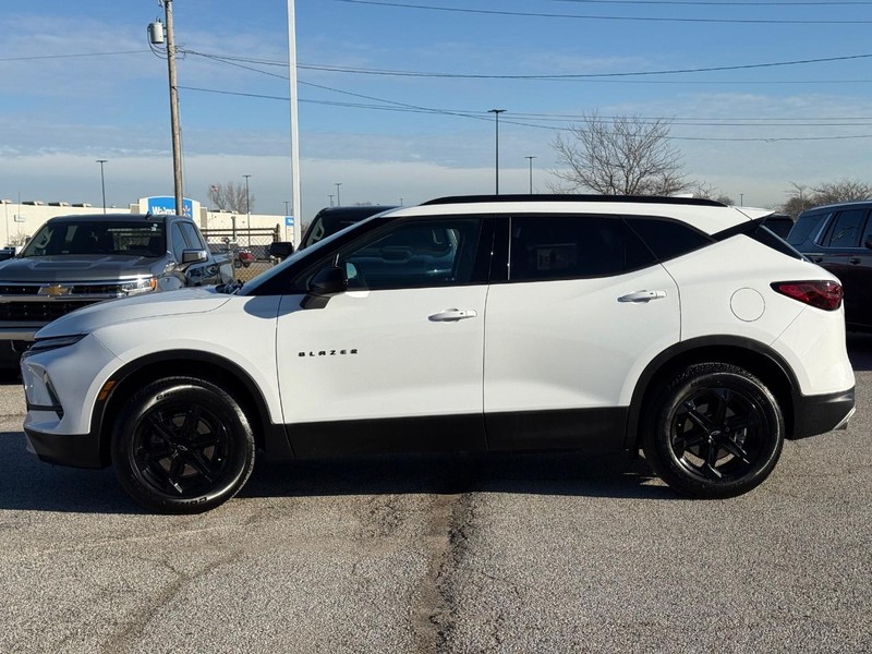 Chevrolet Blazer Vehicle Full-screen Gallery Image 02