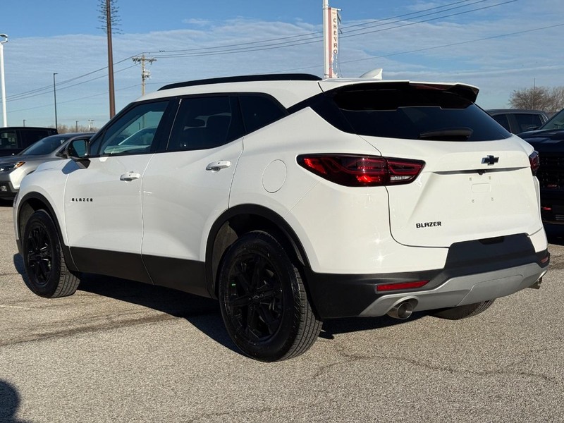 Chevrolet Blazer Vehicle Full-screen Gallery Image 03