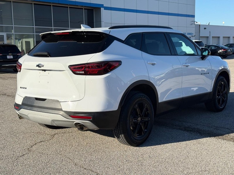 Chevrolet Blazer Vehicle Full-screen Gallery Image 05