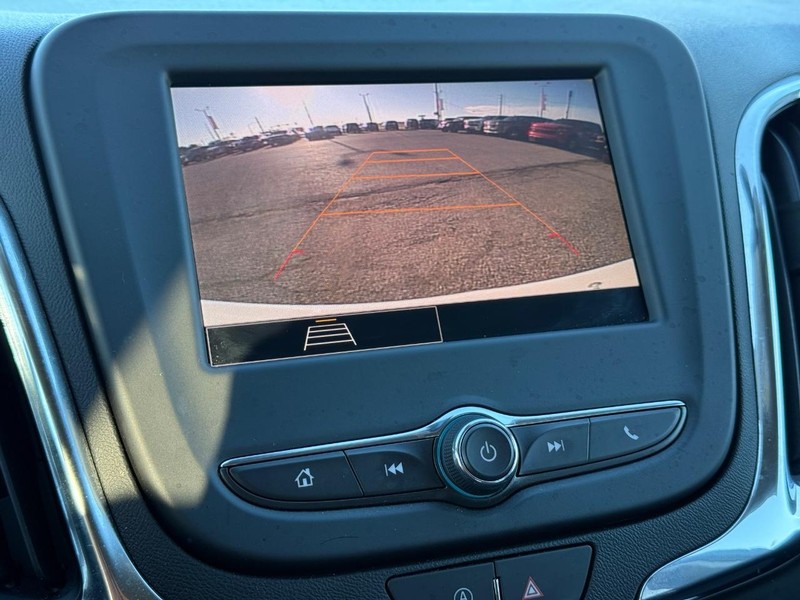 Chevrolet Equinox Vehicle Full-screen Gallery Image 12