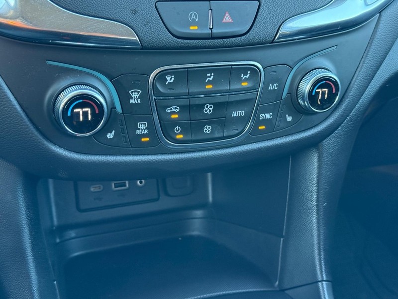 Chevrolet Equinox Vehicle Full-screen Gallery Image 13