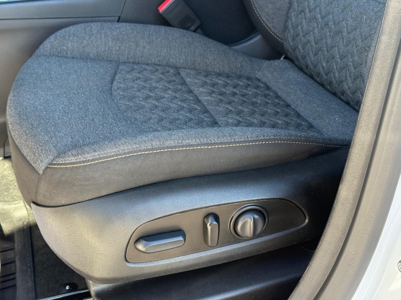 Chevrolet Equinox Vehicle Full-screen Gallery Image 18