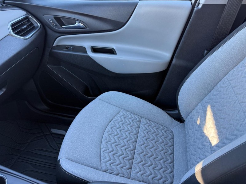 Chevrolet Equinox Vehicle Full-screen Gallery Image 20